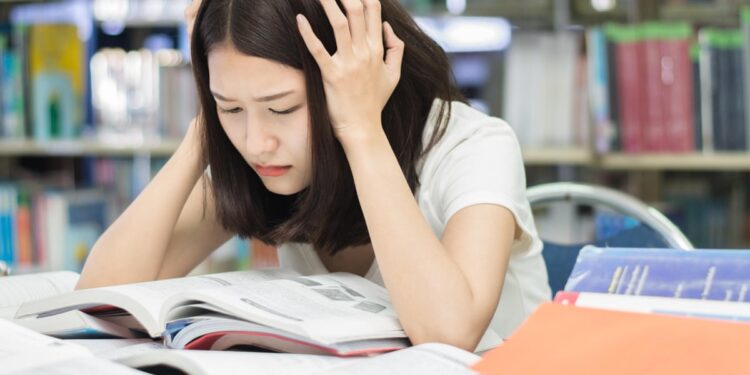 Paraliżujący strach przed testem odbiera jasność myślenia i pewność własnych umiejętności