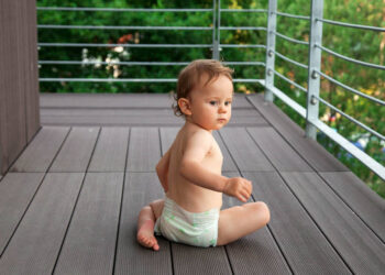 ochronić dziecko na balkonie