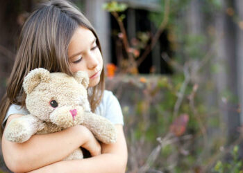 dziecku zrozumieć i przepracować stratę bliskiej osoby