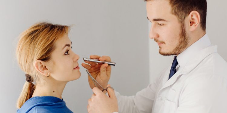 wizyta u laryngologa