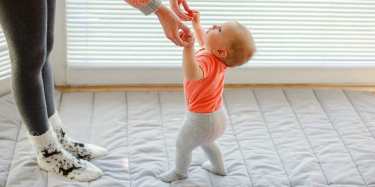 dziecko powinno zacząć chodzić