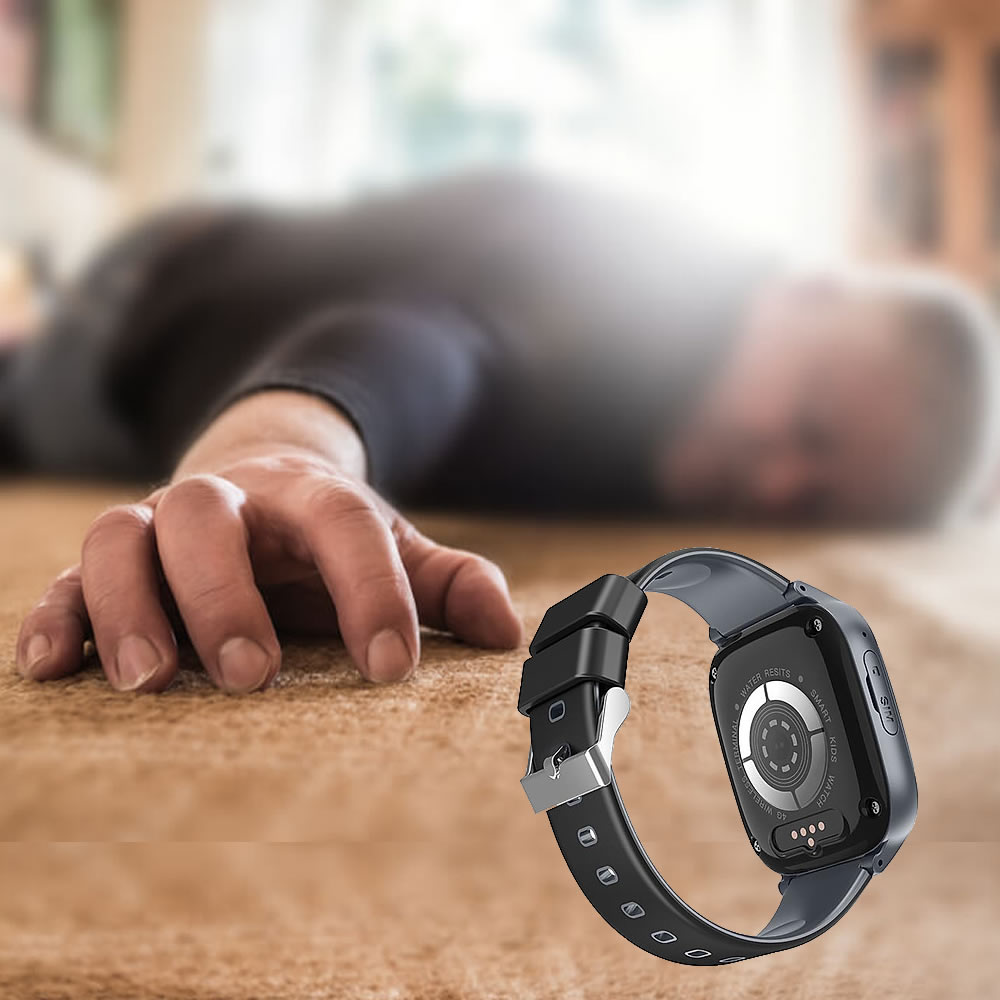 opiekunka zakładająca lokalizator na kostkę starszemu mężczyźnie w fotelu