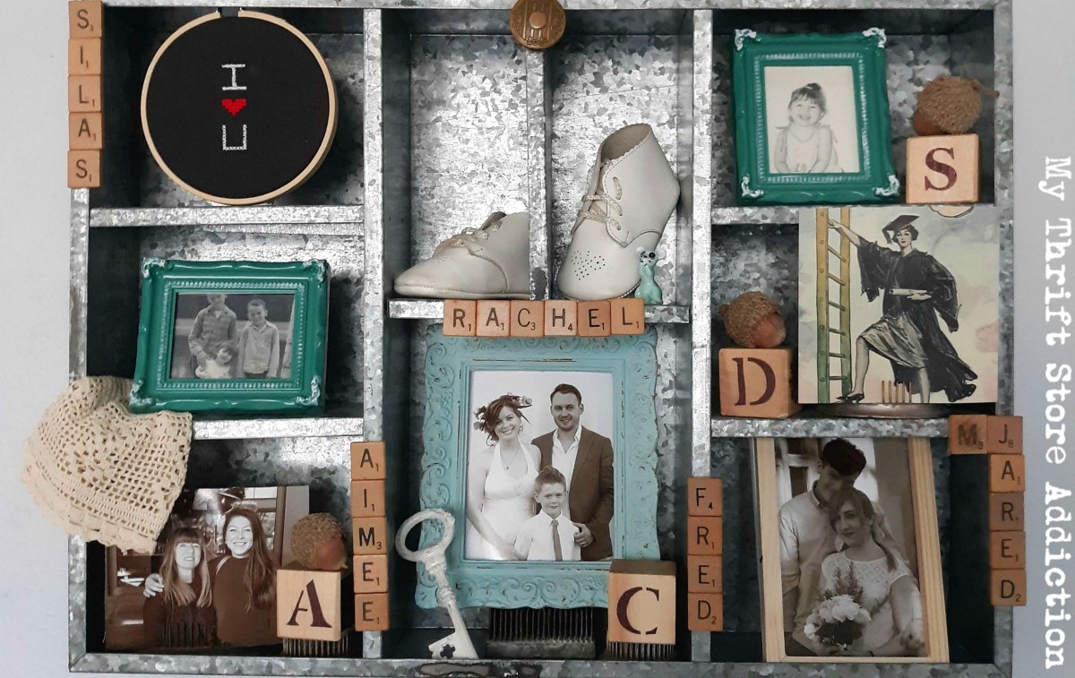 żółte listy w foliowych kopertach posegregowane chronologicznie na regale