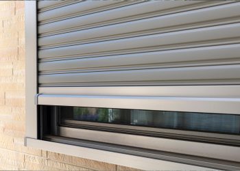 montaz rolet antywlamaniowych na oknie 1770956517