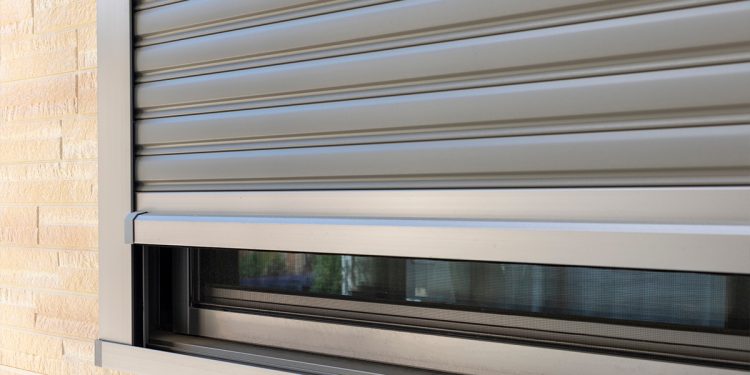montaz rolet antywlamaniowych na oknie 1770956517