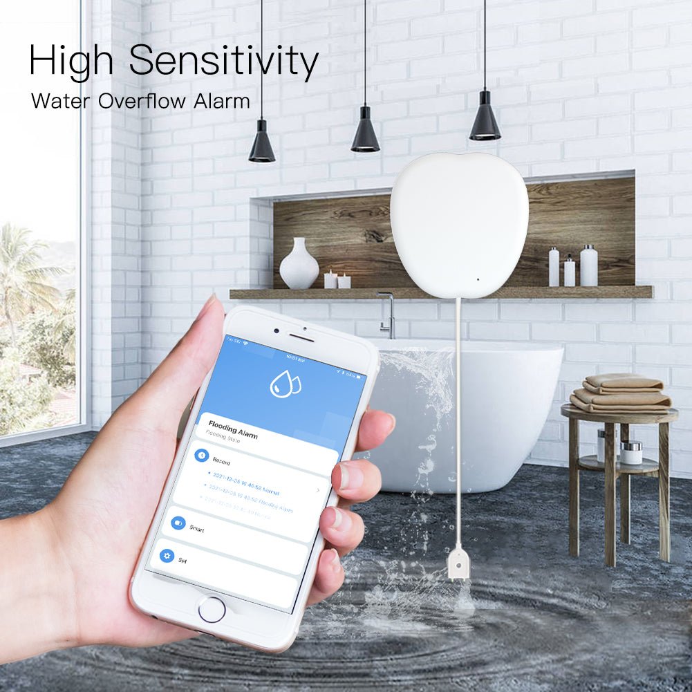 konfiguracja detektora zalania przez aplikację WiFi użytkownik trzymający smartfona z otwartą aplikacją konfiguracji detektora