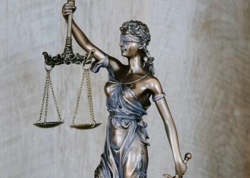 Figurka Temidy symbol sprawiedliwości